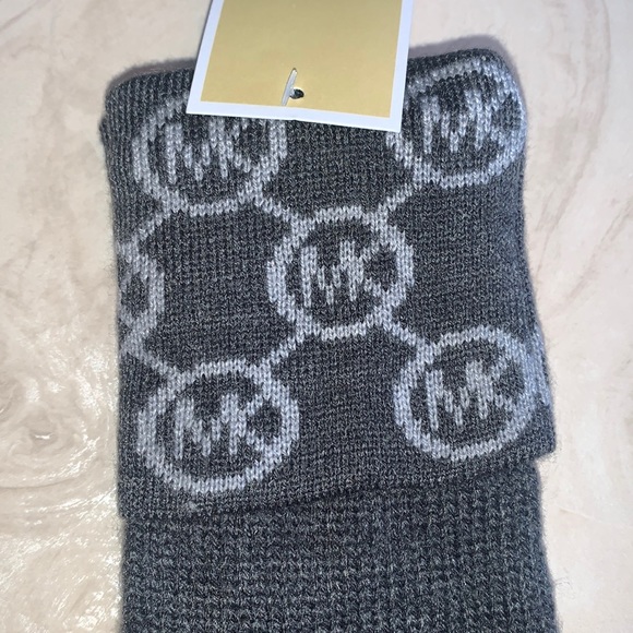 MICHAEL Michael Kors Women’s Winter Glove - Picture 2 of 7